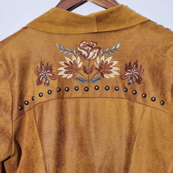 Shyanne Women's Crop Faux Leather Zip Jacket in size Medium - Picture 5 of 7